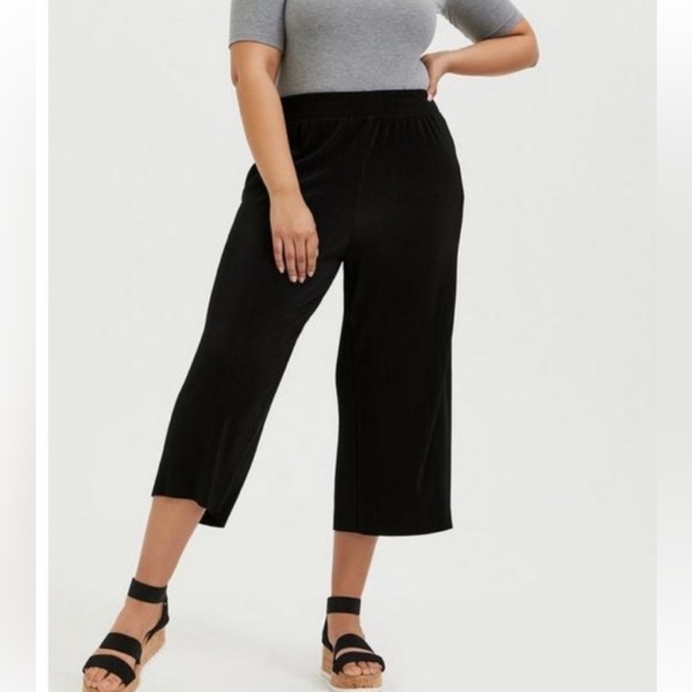 Torrid Women’s Black Plisse Pleated Elastic Waist Pull On Culotte Pant 1X